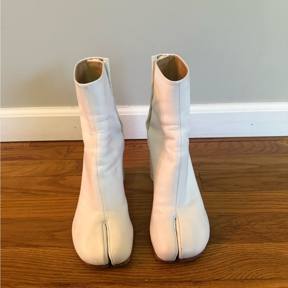 Maison Martin Margiela Shoes - Maison Martin Margiela White Tabi Heeled Boots
